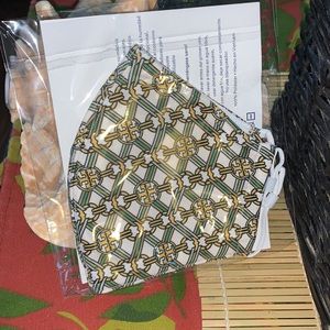 😷 Tory Burch T-Logo Facemask